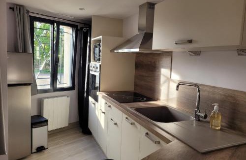 Venoy Apartment | Le 3 Bis