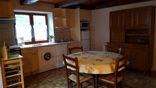 Freissinieres Apartment | Le balcon fleuri