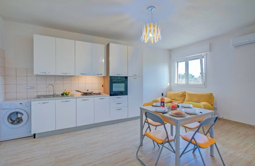 Manduria Apartment | Le Bianche Apt 2 with Garden near The Sea