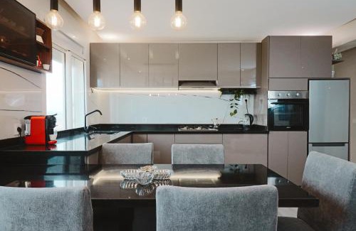 Ameur Apartment | Le Bohemian 2 chambres proche Plage des Nations avec Vue sur mer