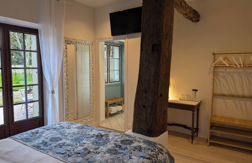 Chazelles Bed & Breakfast | Le bois des fées de Chazelles - A corner of blue sky