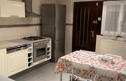 Jons Villa | -LE BOURDEAU- CHARMANTE VILLA JONAGE 15 min de LYON