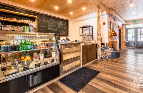 Sainte-Lucie-des-Laurentides Ski Chalet | 🔥 Le1601 - Spa and Beach - Chalets in the north 🔥