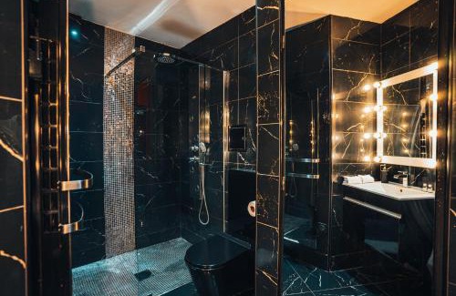 Lyon City Centre Apartment | Le Cabaret Vip SPA