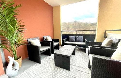 Bellegarde-sur-Valserine Apartment | Le Central - Confort et Calme au centre-ville - Lits Queen Size