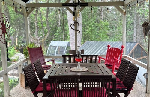 Mauricie Ski Chalet | Le chalet du bonheur is right on the lake, ideal for families.