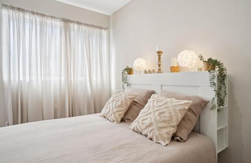 Perralliere Apartment | "LE COCON" Superbe T3, chic & cosy avec climatisation
