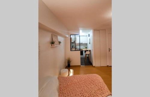 Pantin Apartment | Le Confortable-Cosy studio à 3 minutes du métro