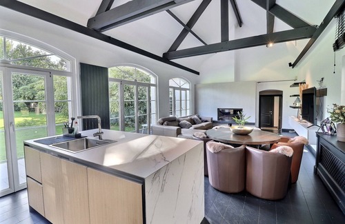 Couture-Saint-Germain Cottage | " Le Cosy Cottage du Chêne " " Cozy Oakwood Cottage "