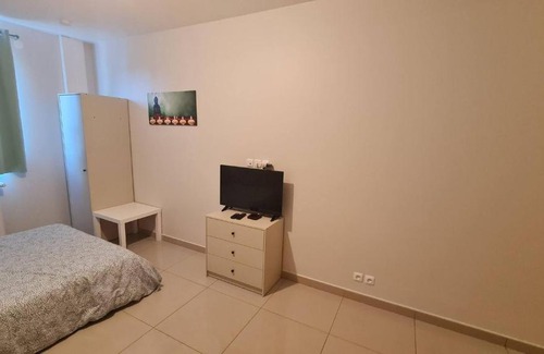 Montfermeil Apartment | le Coucher De Lune Studio pour 2 a 3 personnes a Montfermeil