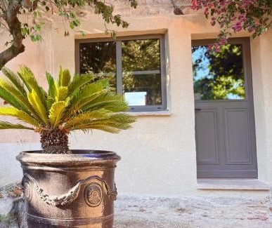Gallician House | LE DOMAINE D AMBRE La maison des Ecuries