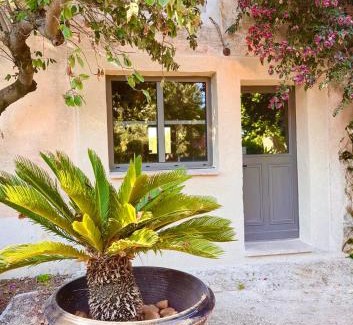Gallician House | LE DOMAINE D AMBRE La maison des Ecuries