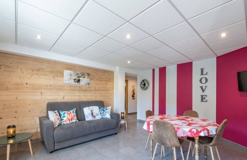 Gerardmer Apartment | Le Domaine des Fleurs, La Gentiane apartment with private sauna and swimming pool