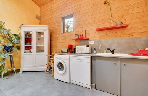 Saint-Pierre-d'Aurillac House | Le Fil Rouge – A Warm Holiday Home Blending Stone and Design in the Countryside