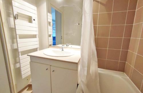 Bagneres-de-Luchon Apartment | Le Flocon, T2, wifi, vue montagne, parking gratuit, 4 personnes