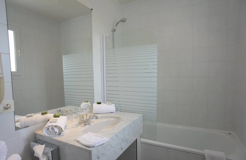 Saint-Quentin-sur-le-Homme Hotel | Le Gué du Holme