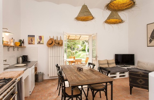 Roussillon Cottage | LE JAS, the cottage whose decoration is directly inspired by nature