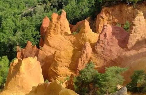 Viens Apartment | le Luberon et le Colorado Provençal Vous Attendent