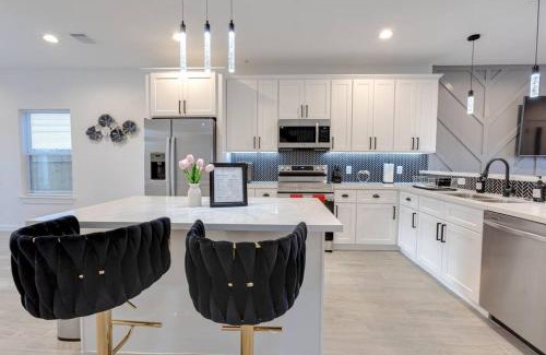 Foster Place House | Lé Luxe Maison -3BR 2 BA- Medical Center and Downtown HTX