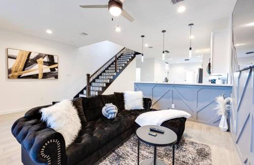 Foster Place House | Lé Luxe Maison -3BR 2 BA- Medical Center and Downtown HTX