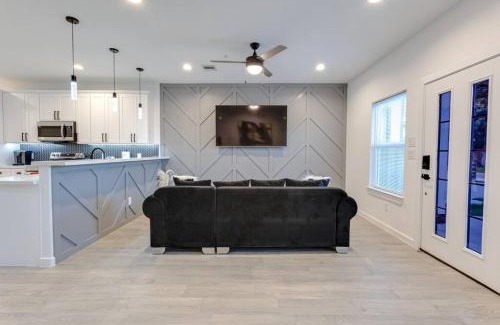 Foster Place House | Lé Luxe Maison -3BR 2 BA- Medical Center and Downtown HTX
