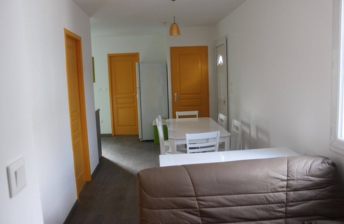 Vallon-Pont-d'Arc Cottage | Le Mandarine cottage in sparkling colors