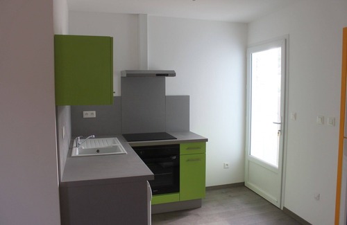 Vallon-Pont-d'Arc Cottage | Le Mandarine cottage in sparkling colors