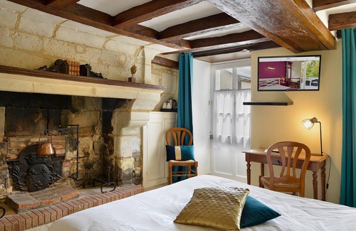 Beaumont-en-Veron Hotel | Le Manoir de la Giraudière