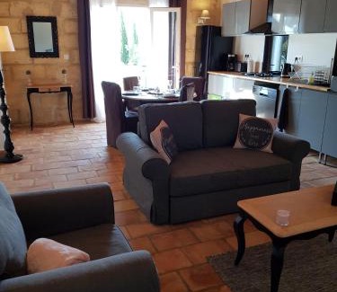 Saint Pierre de Mezoargues Apartment | Le Mas Saint Jean