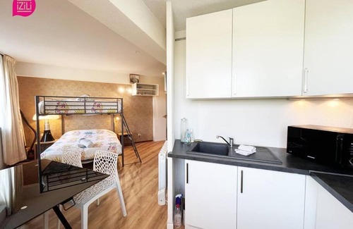 Chasseneuil-du-Poitou Apartment | Le Matelot by iZiLi-Calme-Futuroscope-Parking