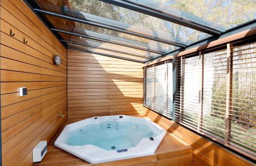 Avignon Villa | Le mazet des amants, cabane en bois avec jacuzzi privatif