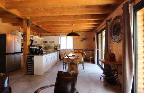 Mont-Dore Ski Chalet | Le Mont-Dore: Splendide Chalet 5 Chambres avec Terrasse, Garage Double, et WiFi - FR-1-608-188