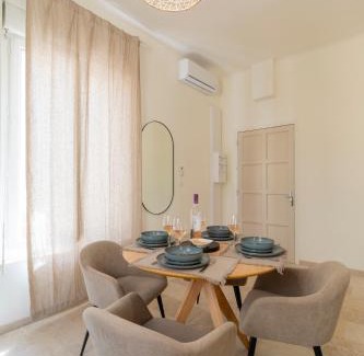 Faubourg Apartment | le Nîmois Appart Clim MaisonCarréeConciergerie