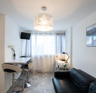Villette Gare Apartment | Le Nazareth -Charmant appartement Lyon Part-Dieu balcon garage