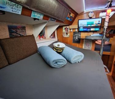 Sete Boat Rental | Le Nid Marin,Un Voilier Pour Deux Sète Vieux Port
