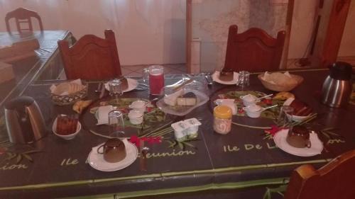 Hell-Bourg Bed & Breakfast | le p'ti blanc des "o"