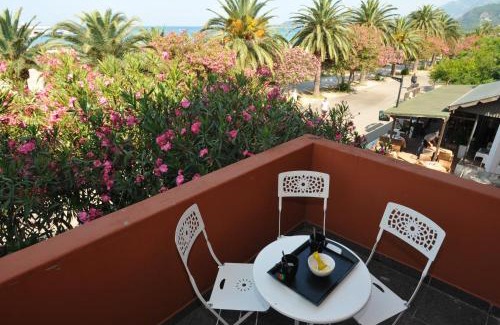 Bar Apartment | Le Petit Chateau