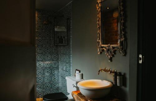 Otterburn Hotel | Le Petit Chateau & William de Percy