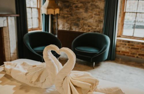 Otterburn Hotel | Le Petit Chateau & William de Percy