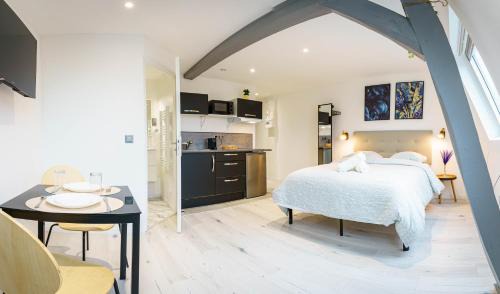 Saint-Quentin Apartment | Le petit joyau de Voltaire