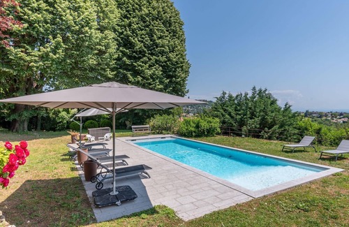 Saint-Didier-au-Mont-d'Or Villa | Le pigeonnier - Ancient house with swimming pool