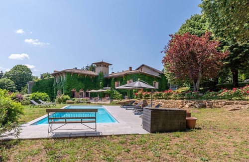 Saint-Didier-au-Mont-d'Or Villa | Le pigeonnier - Ancient house with swimming pool