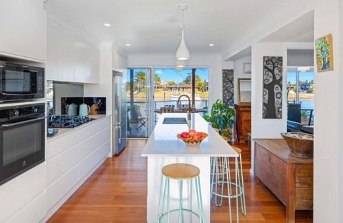 Port Macquarie House | Le Romance - waterfront, private jetty, kayaks, SUP