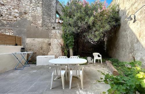 Salles-d'Aude Apartment | Le Rousseau - Comfortable apartment - Wi-Fi