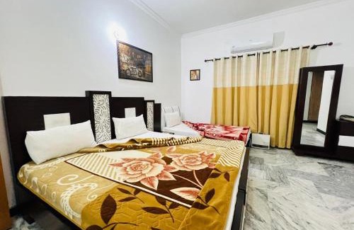 Islamabad House | Le Royal Family lodges