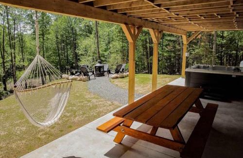 Argenteuil Regional County Municipality Ski Chalet | Le Silverson Private Hot Tub