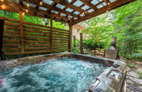 St-Adolphe-d'Howard Ski Chalet | Le Sous-bois | Spa | Fireplaces | Forest | Lake