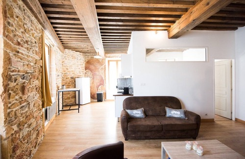 Gorge de Loup Apartment | Le St Pierre - Typical 2 bedrooms close to Saône