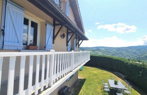 Saint-Georges-en-Couzan House | Le Temps des Cerises
