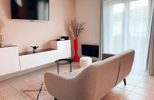 Blagnac Apartment | Le Terminal T2 Blagnac - parking -aéroport-Airbus- Meett